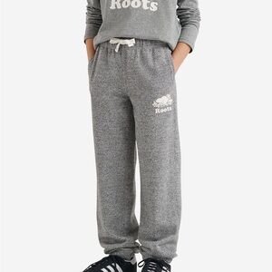 Roots Kids• kids joggers

Preloved with a small stain